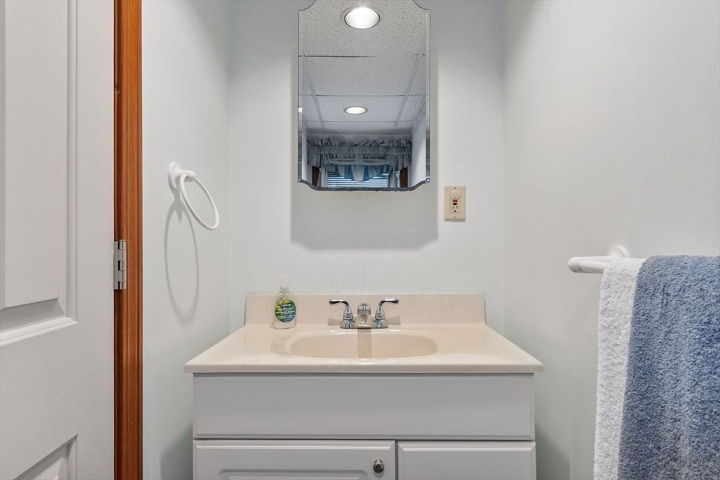 Peabody, Massachusetts, 01960, United States, 5 Bedrooms Bedrooms, ,4 BathroomsBathrooms,Residential,For Sale,1913730