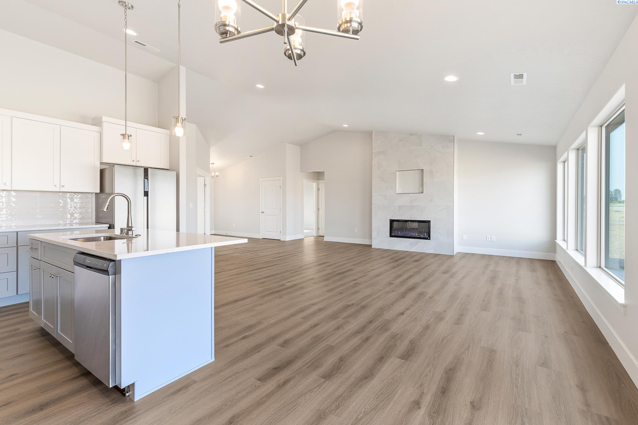 Pasco, Washington, 99301, United States, 4 Bedrooms Bedrooms, ,2 BathroomsBathrooms,Residential,For Sale,1806479