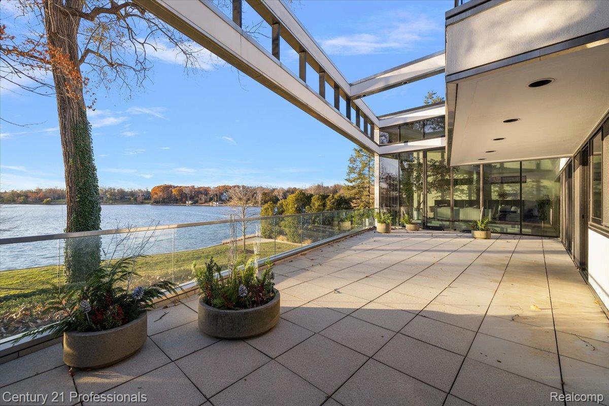 BloomfieldHills, Michigan, 48301, United States, 4 Bedrooms Bedrooms, ,5 BathroomsBathrooms,Residential,For Sale,1996516