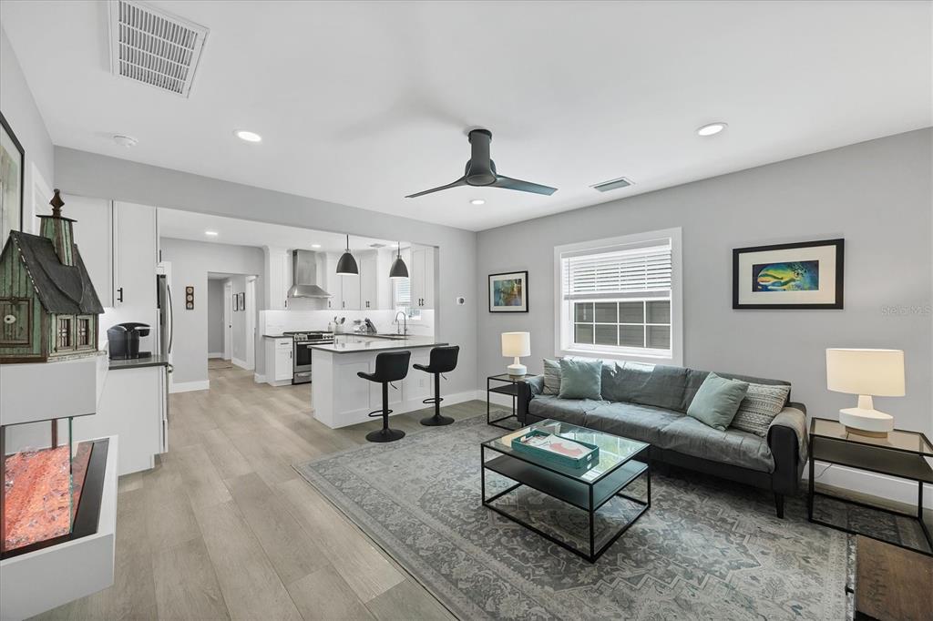 Sarasota, Florida, 34236, United States, 2 Bedrooms Bedrooms, ,2 BathroomsBathrooms,Residential,For Sale,1960747