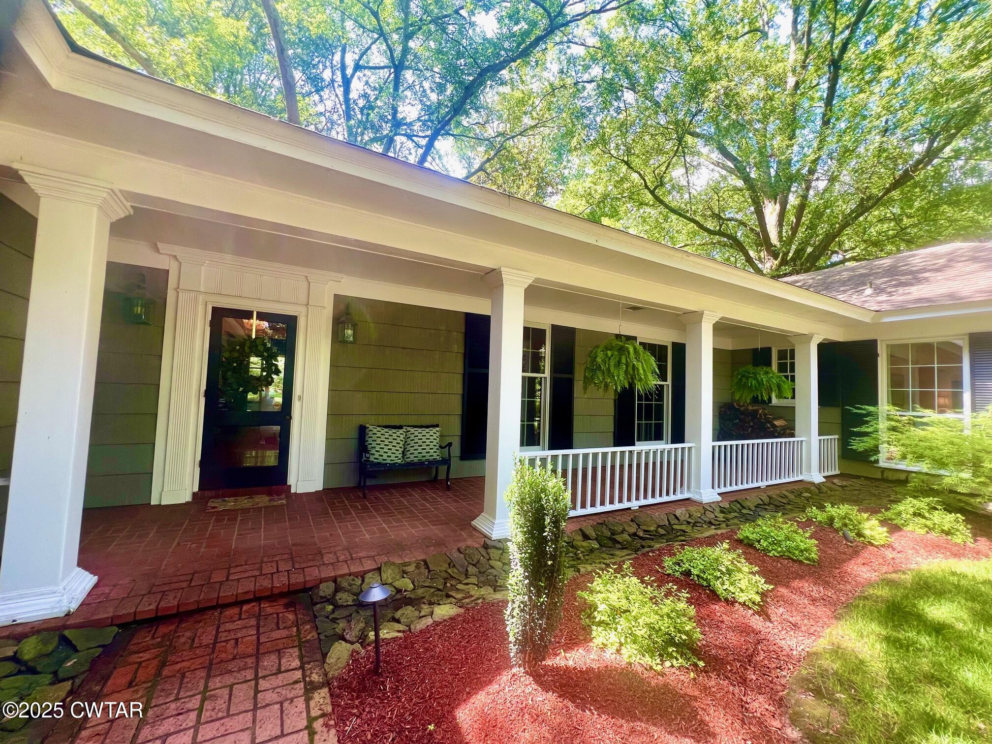 Jackson, Tennessee, 38301, United States, 3 Bedrooms Bedrooms, ,4 BathroomsBathrooms,Residential,For Sale,1859511