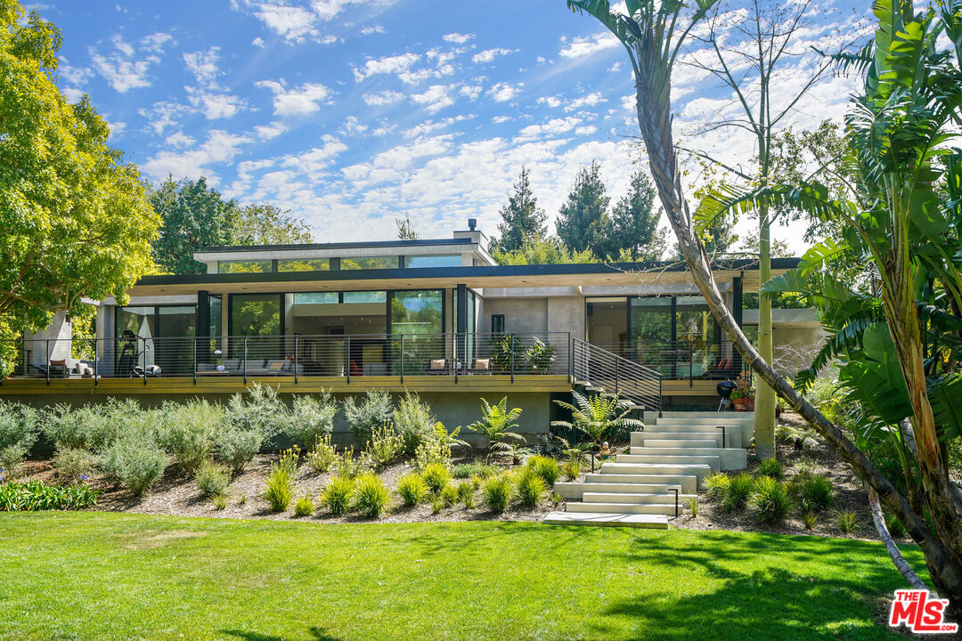 Malibu, California, 90265, United States, 4 Bedrooms Bedrooms, ,3 BathroomsBathrooms,Residential,For Sale,1917899