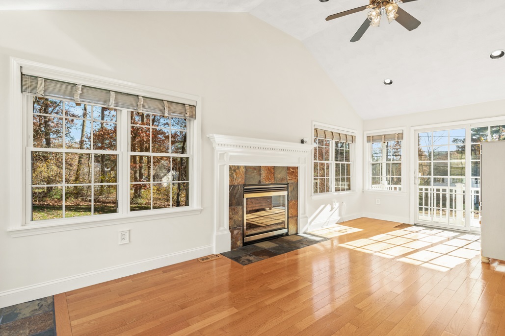 Billerica, Massachusetts, 01821, United States, 4 Bedrooms Bedrooms, ,4 BathroomsBathrooms,Residential,For Sale,1935395