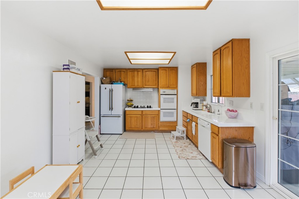 Simi Valley, California, 93063, United States, 3 Bedrooms Bedrooms, ,2 BathroomsBathrooms,Residential,For Sale,2006208