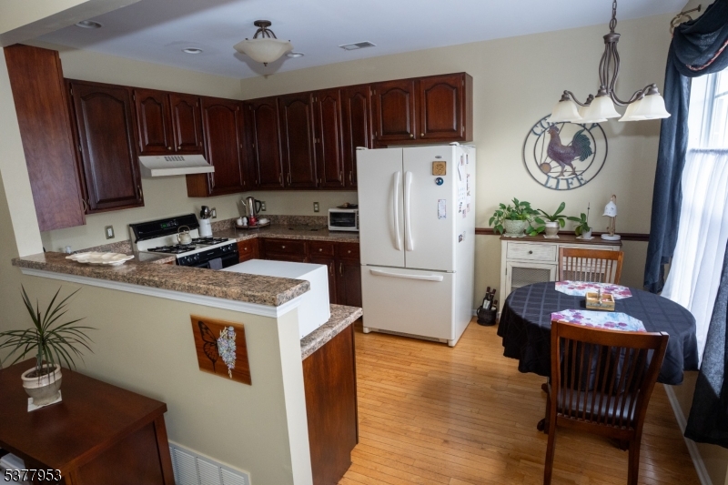 Raritan Twp., New Jersey, 08822, United States, 3 Bedrooms Bedrooms, ,3 BathroomsBathrooms,Residential,For Sale,1913482