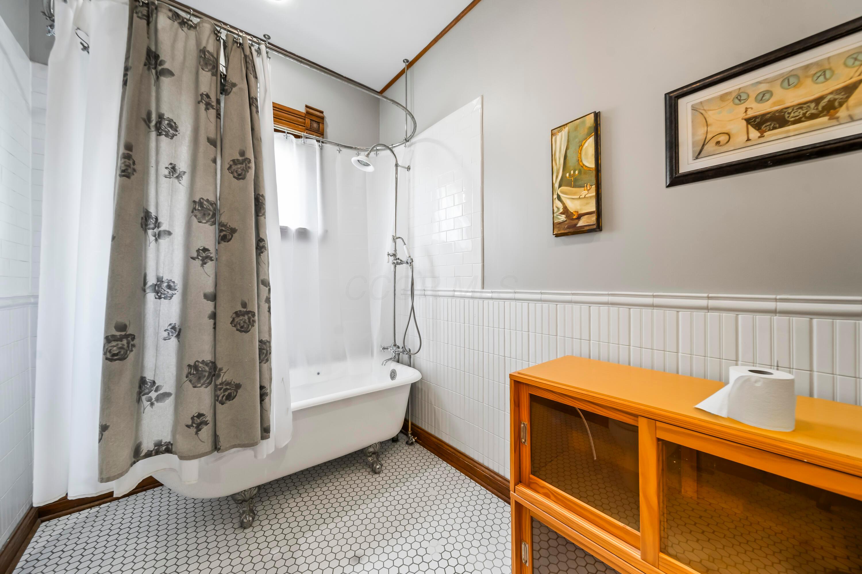 Columbus, Ohio, 43205, United States, 4 Bedrooms Bedrooms, ,3 BathroomsBathrooms,Residential,For Sale,1866885
