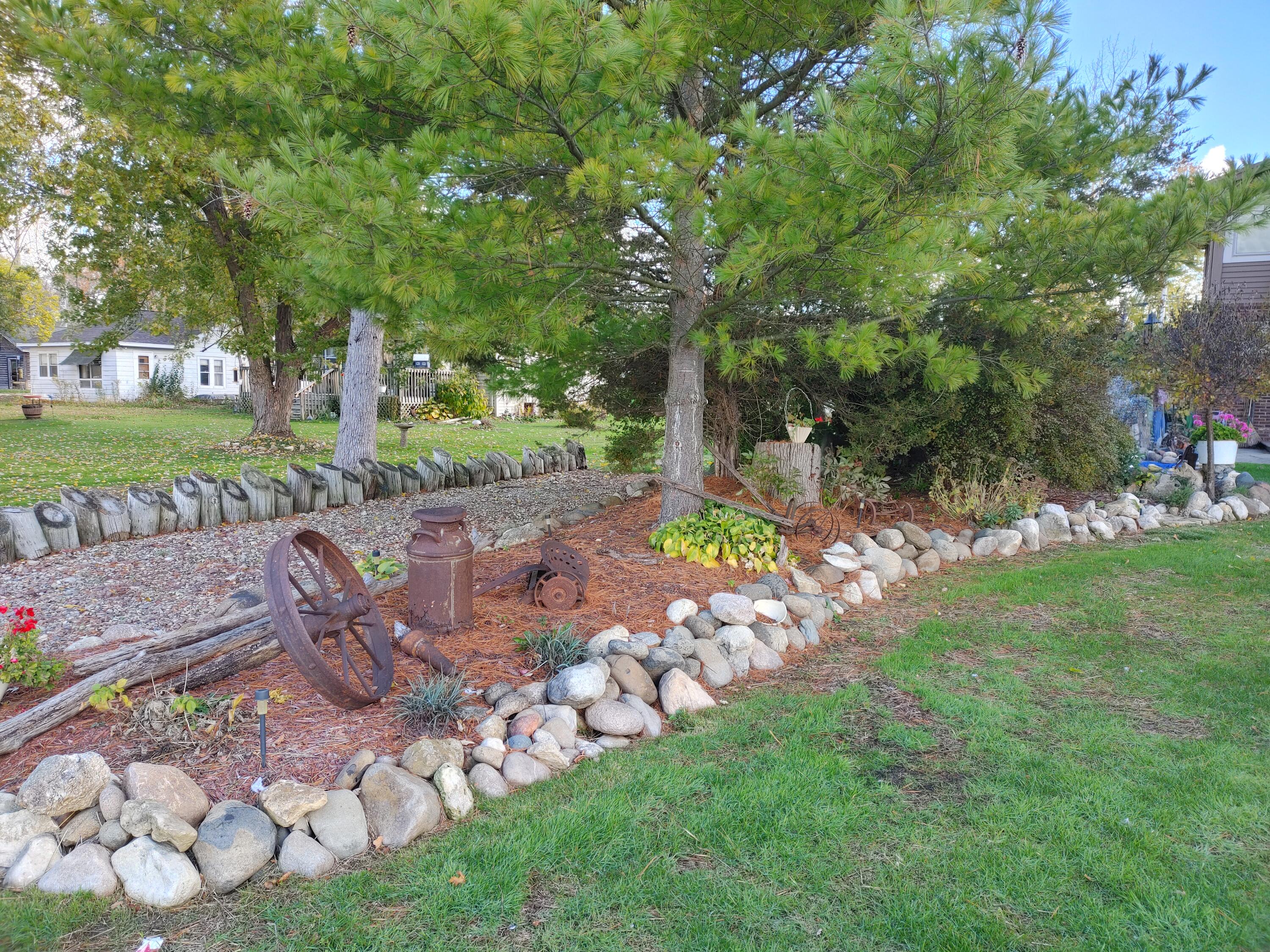 Waterford, Wisconsin, 53185, United States, 2 Bedrooms Bedrooms, ,2 BathroomsBathrooms,Residential,For Sale,1985516