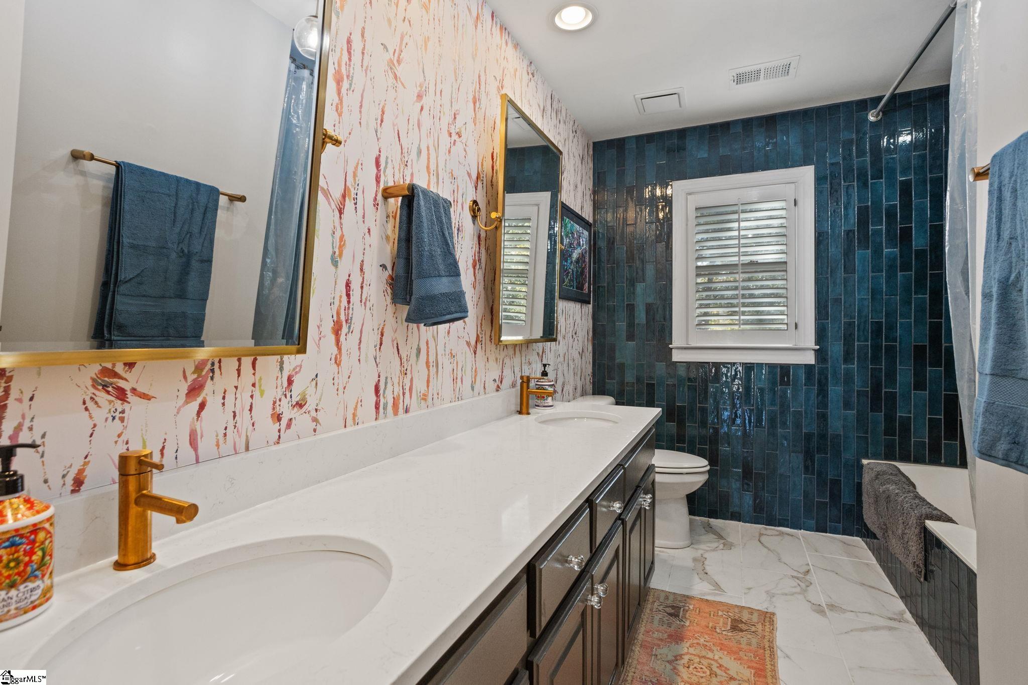 Simpsonville, South Carolina, 29681, United States, 5 Bedrooms Bedrooms, ,5 BathroomsBathrooms,Residential,For Sale,1988103