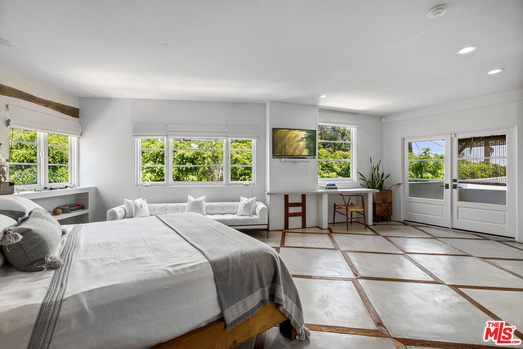 Los Angeles, California, 90069, United States, 4 Bedrooms Bedrooms, ,4 BathroomsBathrooms,Residential,For Sale,1911596