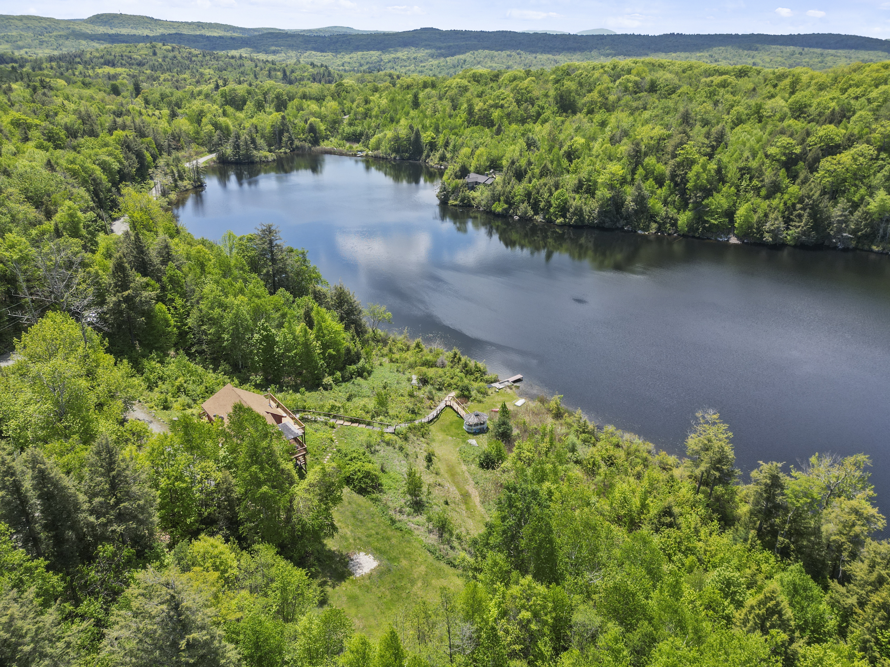  Exceptional Waterfront Retreat on Tranquil Hayes Pond - 物件實景