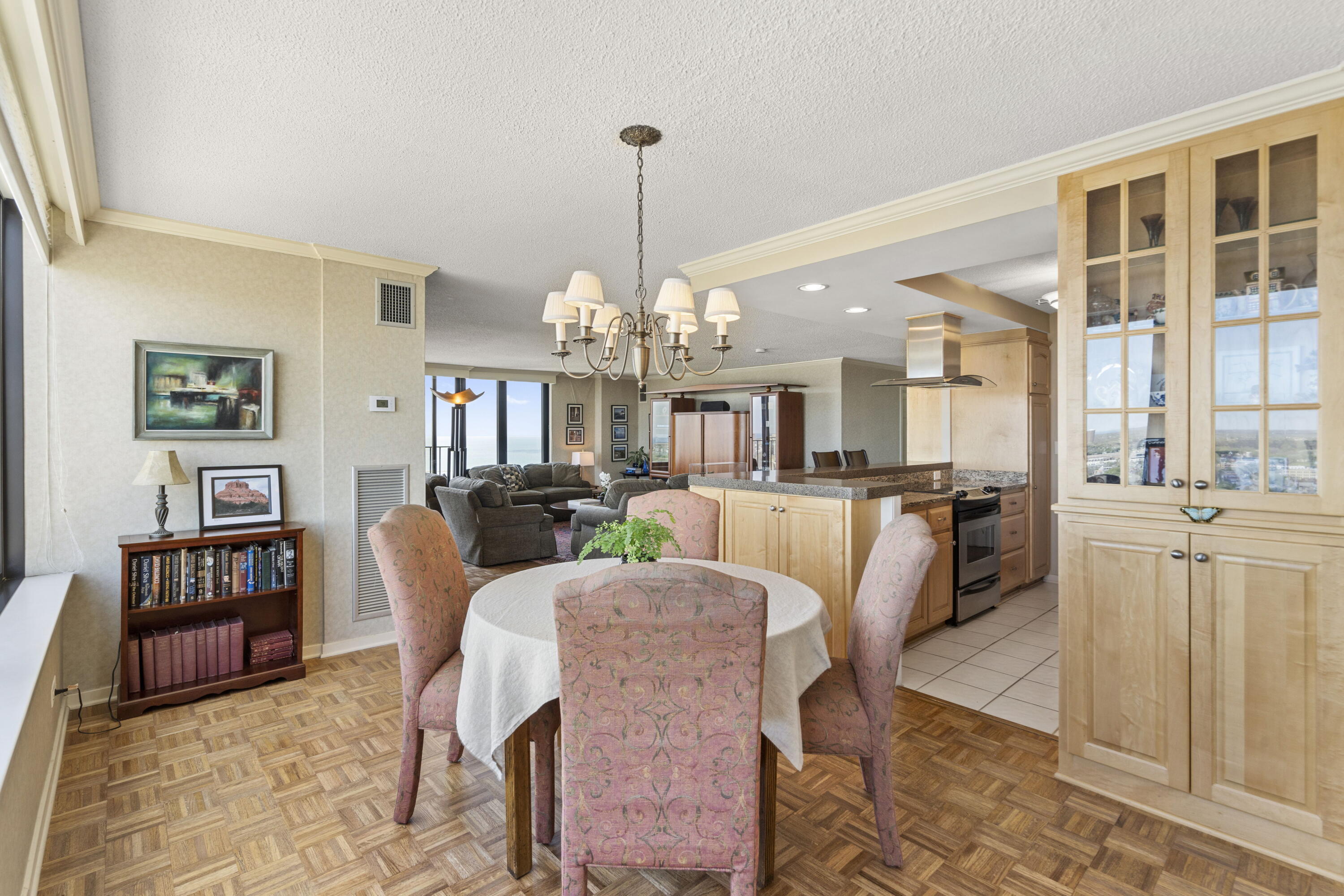 Milwaukee, Wisconsin, 53202, United States, 5 Bedrooms Bedrooms, ,5 BathroomsBathrooms,Residential,For Sale,1827277