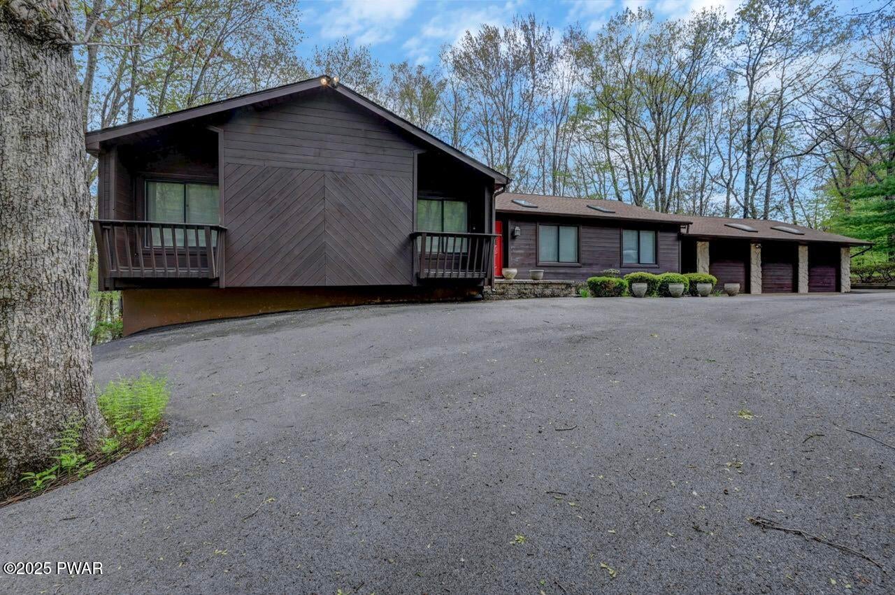 Lords Valley, Pennsylvania, 18428, United States, 5 Bedrooms Bedrooms, ,3 BathroomsBathrooms,Residential,For Sale,1977416