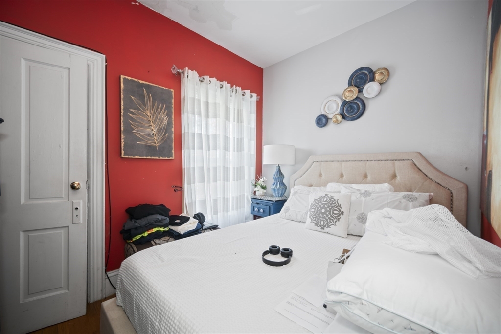 Lynn, Massachusetts, 01902, United States, 5 Bedrooms Bedrooms, ,3 BathroomsBathrooms,Residential,For Sale,1996647