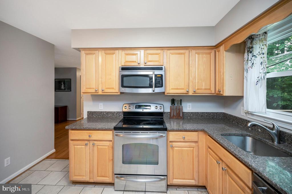Fredericksburg, Virginia, 22406, United States, 3 Bedrooms Bedrooms, ,2 BathroomsBathrooms,Residential,For Sale,2049336