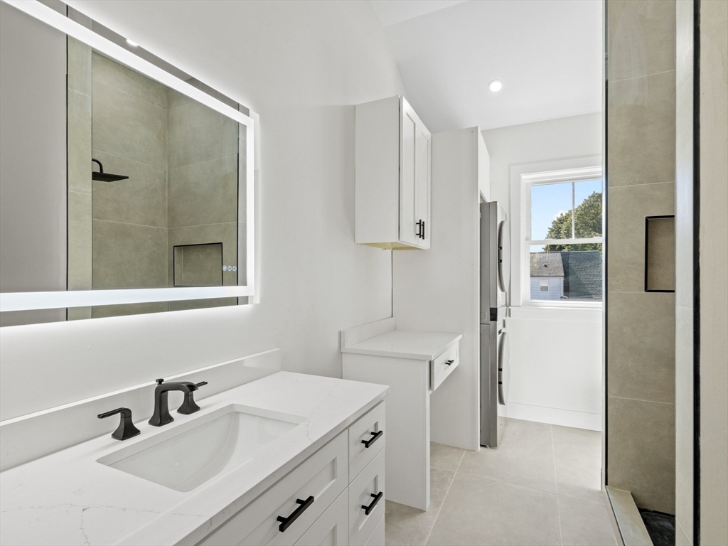 Wakefield, Massachusetts, 01880, United States, 4 Bedrooms Bedrooms, ,5 BathroomsBathrooms,Residential,For Sale,1938527