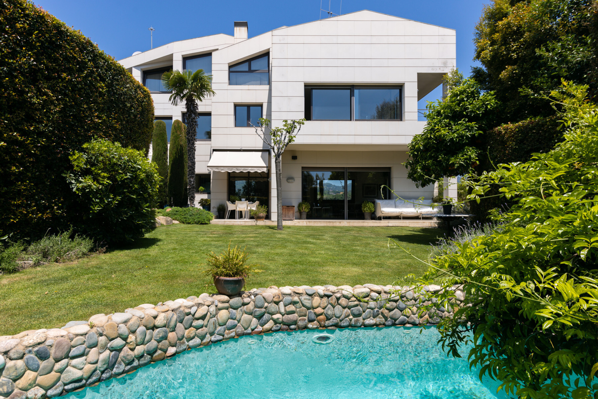  Centrally located avant-garde villa. Privacy and elegance in Alella - Costa BCN - 物件實景