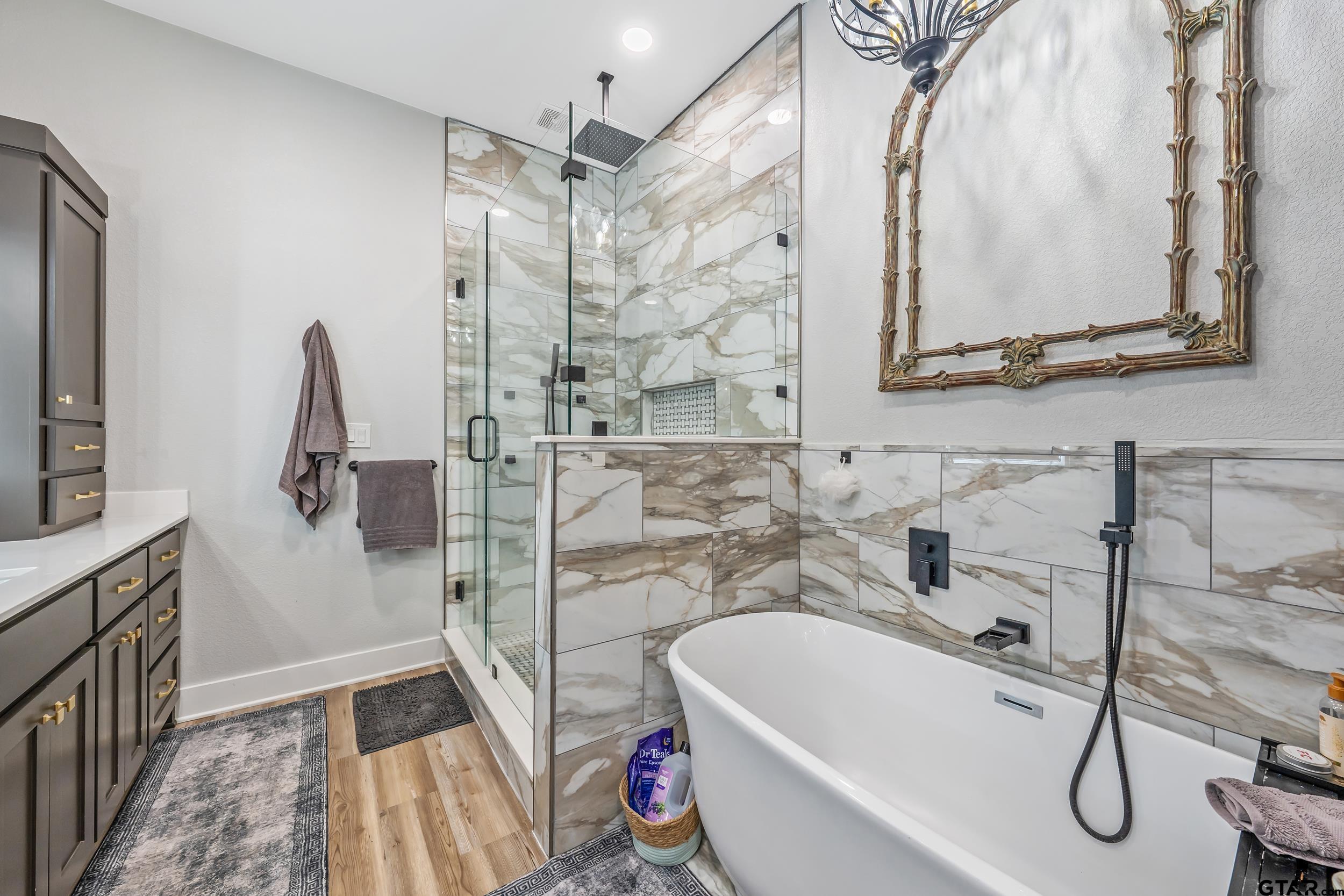 Mineola, Texas, 75773, United States, 3 Bedrooms Bedrooms, ,3 BathroomsBathrooms,Residential,For Sale,1951277