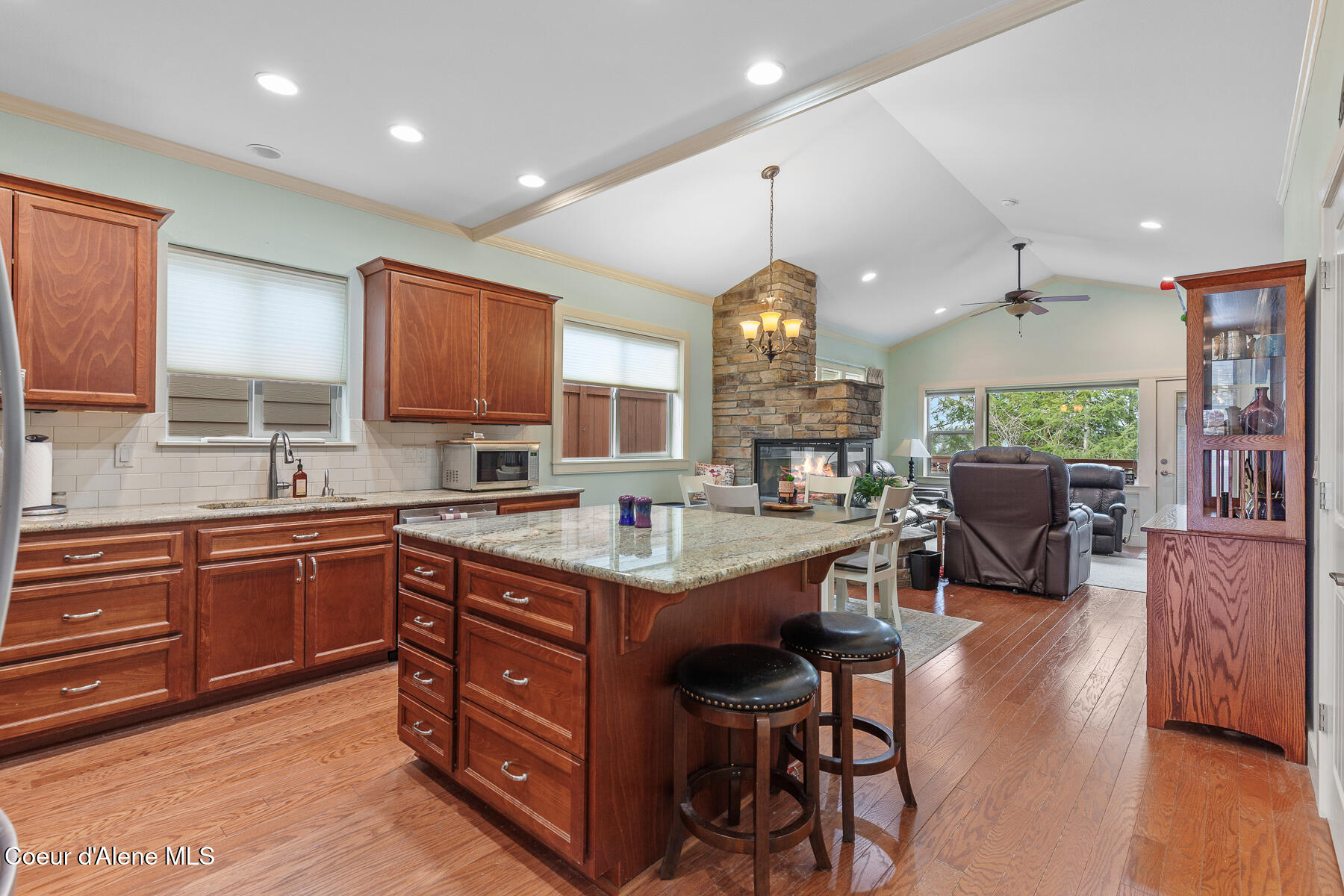 Coeur d'Alene, Idaho, 83815, United States, 2 Bedrooms Bedrooms, ,3 BathroomsBathrooms,Residential,For Sale,2010057