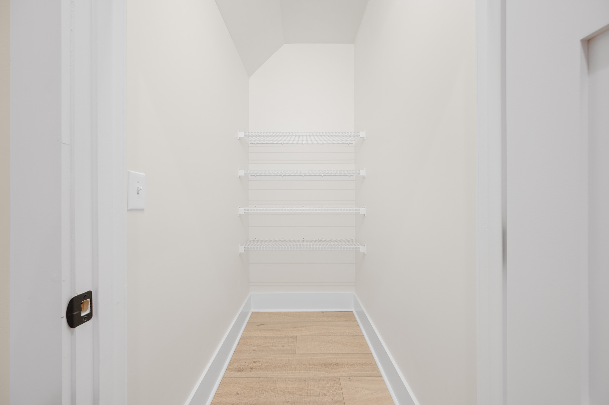 Goode, Virginia, 24556, United States, 3 Bedrooms Bedrooms, ,3 BathroomsBathrooms,Residential,For Sale,2005449