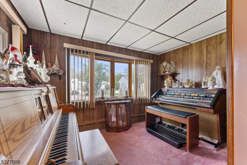 Garwood Boro, New Jersey, 07027, United States, 4 Bedrooms Bedrooms, ,2 BathroomsBathrooms,Residential,For Sale,1918141