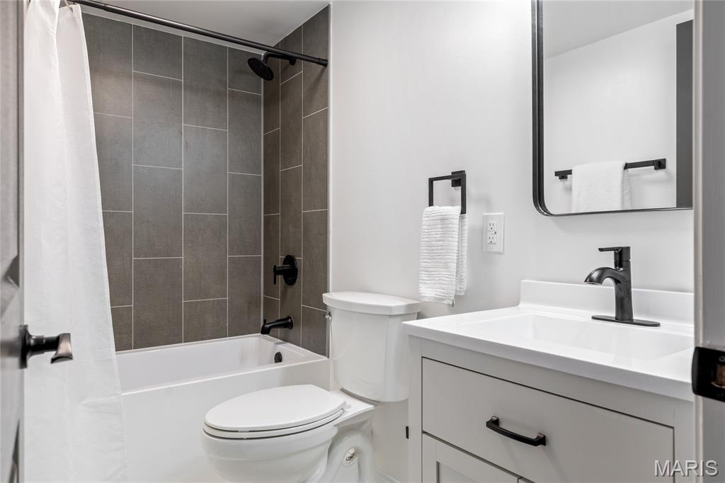 Weldon Spring, Missouri, 63304, United States, 3 Bedrooms Bedrooms, ,3 BathroomsBathrooms,Residential,For Sale,1989654