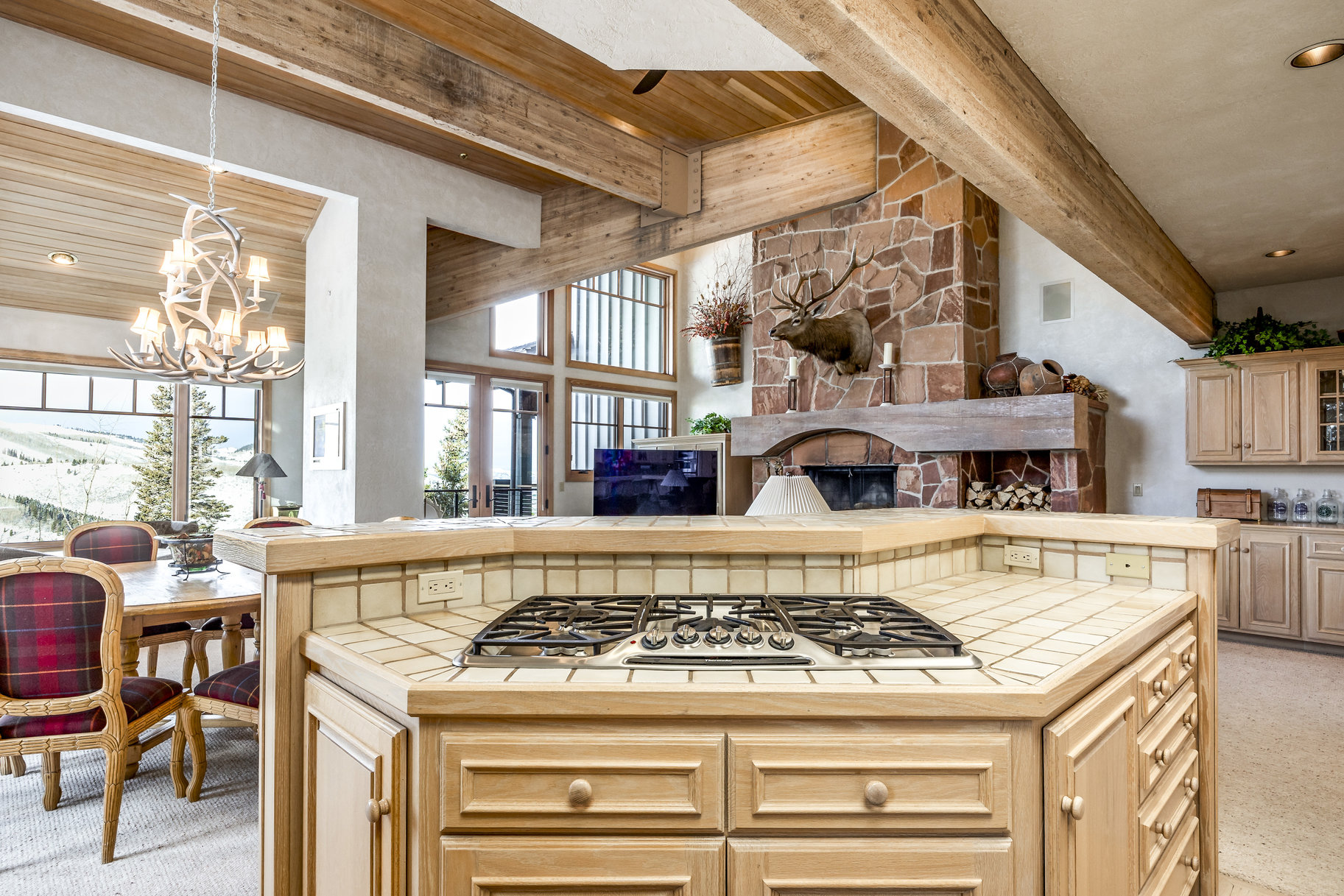  Rare End Unit in Stag Lodge with Unmatched Views & Ski Access - 物件實景