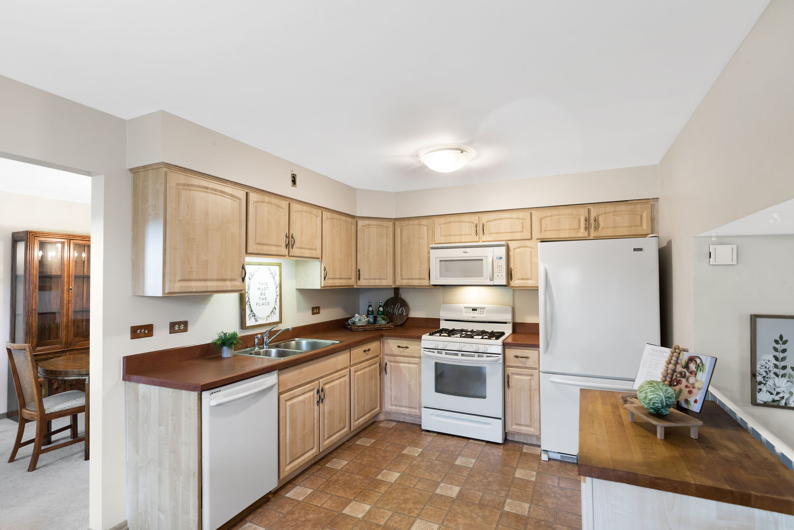 Des plaines, Illinois, 60016, United States, 3 Bedrooms Bedrooms, ,3 BathroomsBathrooms,Residential,For Sale,1991733