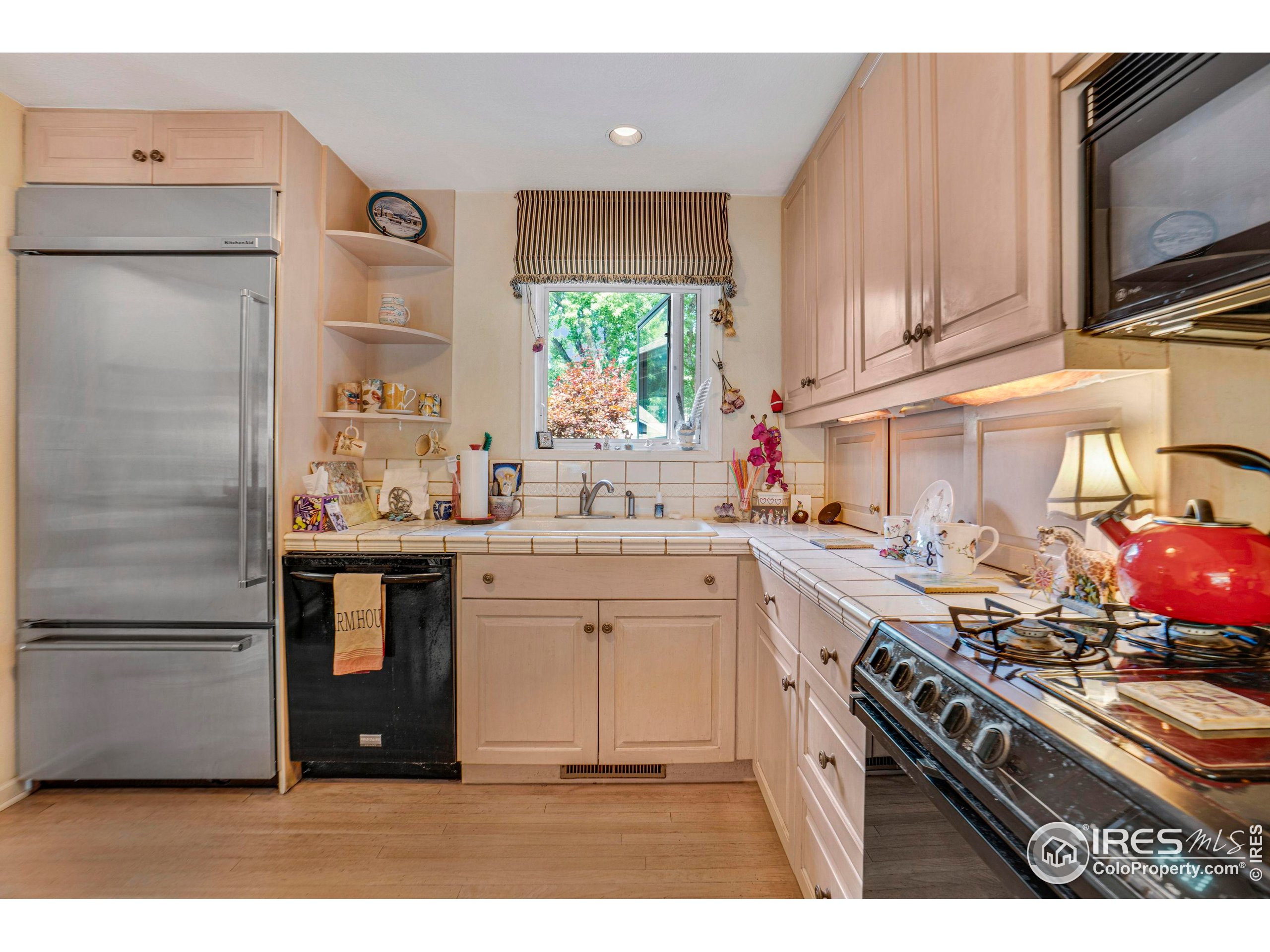 Boulder, Colorado, 80301, United States, 2 Bedrooms Bedrooms, ,2 BathroomsBathrooms,Residential,For Sale,1942273