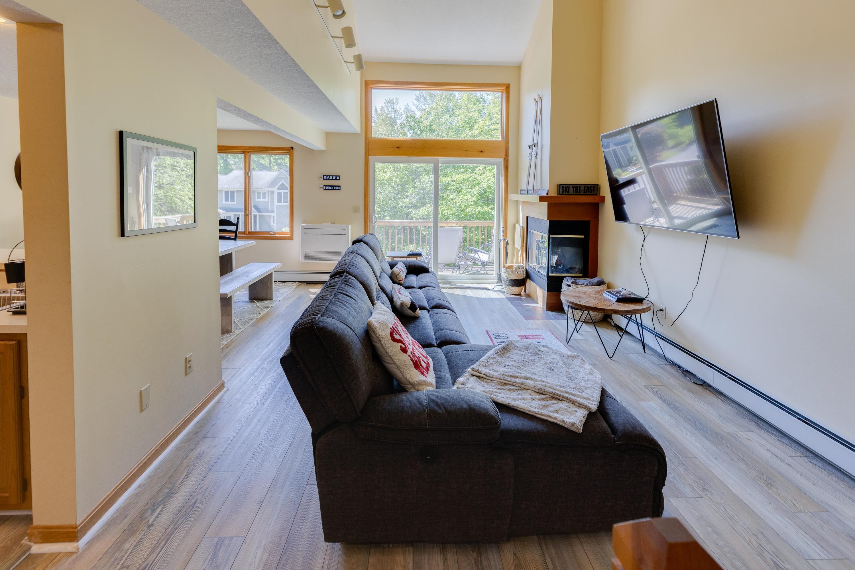 Lincoln, New Hampshire, 03251, United States, 4 Bedrooms Bedrooms, ,4 BathroomsBathrooms,Residential,For Sale,1991749