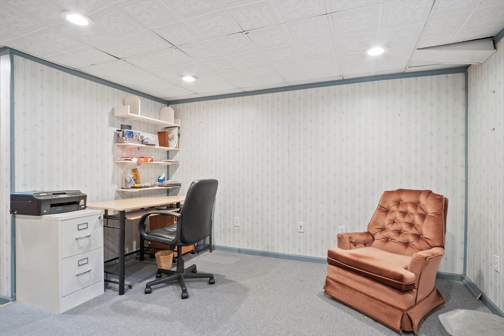 Salem, Massachusetts, 01970, United States, 2 Bedrooms Bedrooms, ,3 BathroomsBathrooms,Residential,For Sale,1932655