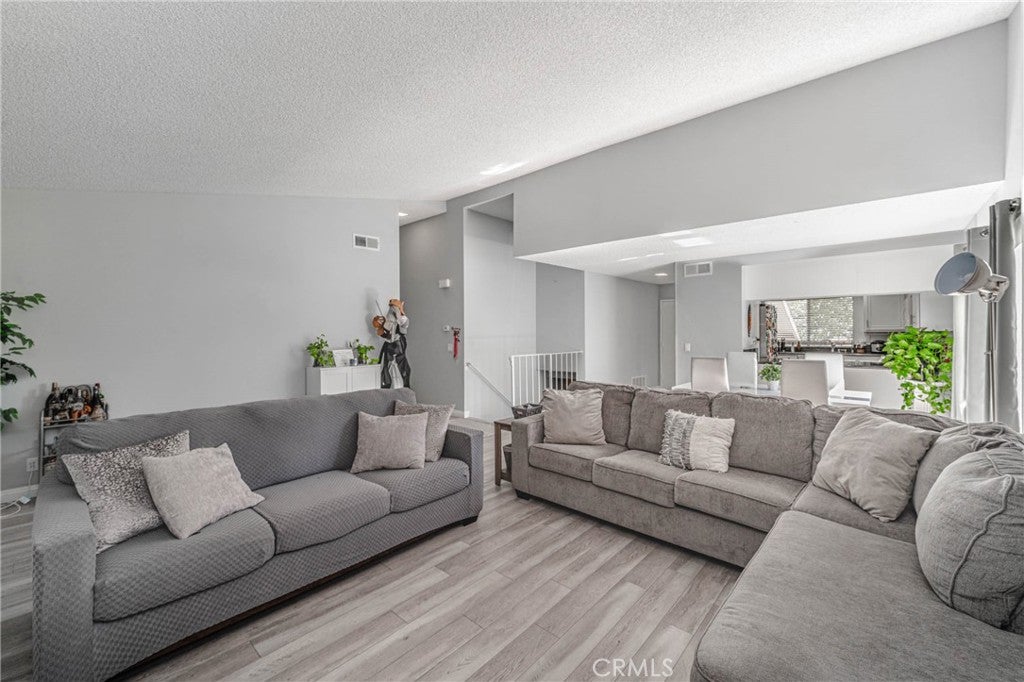 Newhall, California, 91321, United States, 2 Bedrooms Bedrooms, ,2 BathroomsBathrooms,Residential,For Sale,2005883