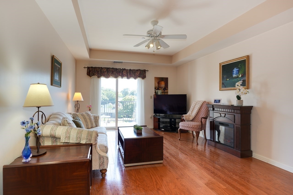 Dedham, Massachusetts, 02026, United States, 2 Bedrooms Bedrooms, ,2 BathroomsBathrooms,Residential,For Sale,1950986