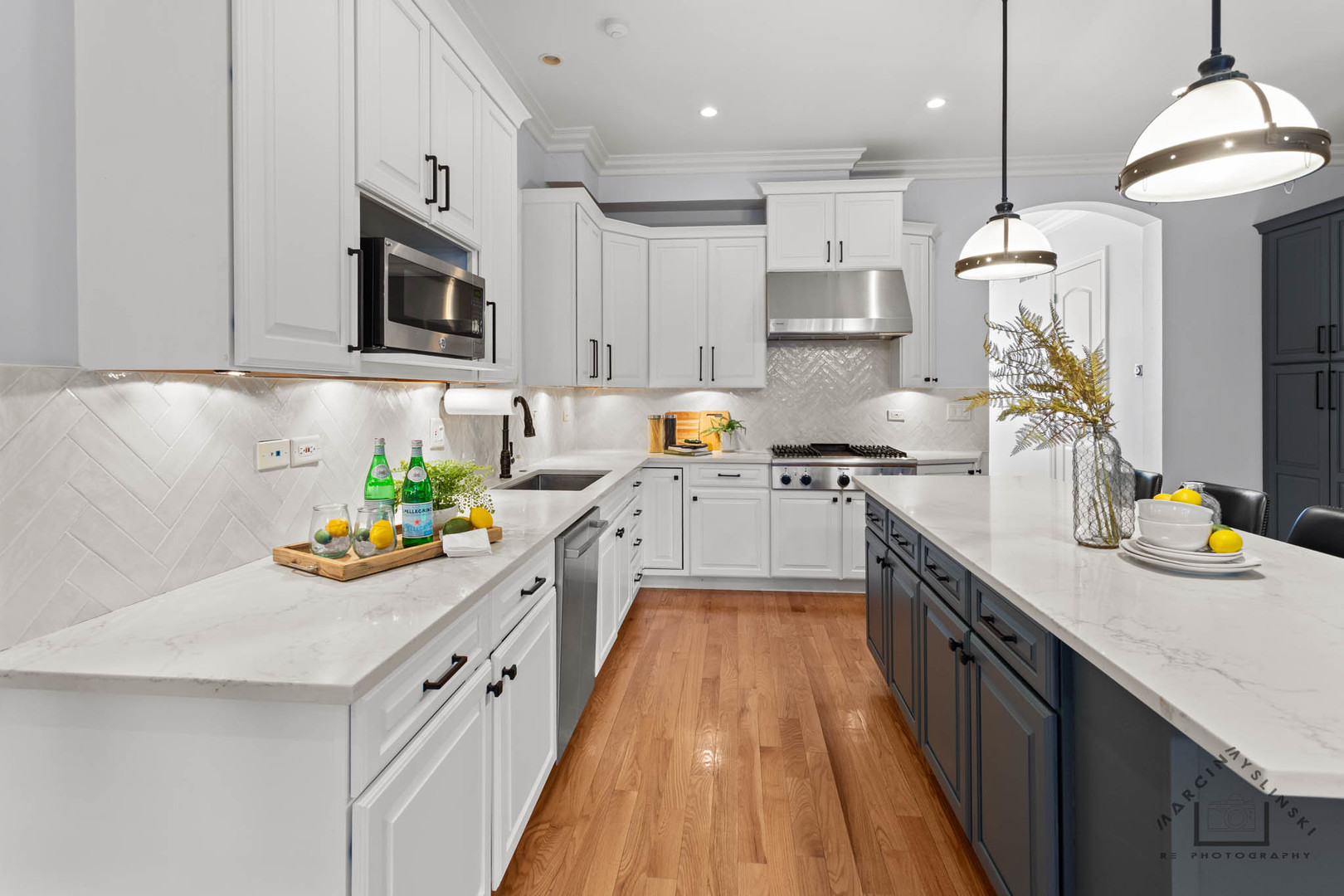 Chicago, Illinois, 60657, United States, 5 Bedrooms Bedrooms, ,4 BathroomsBathrooms,Residential,For Sale,1974505