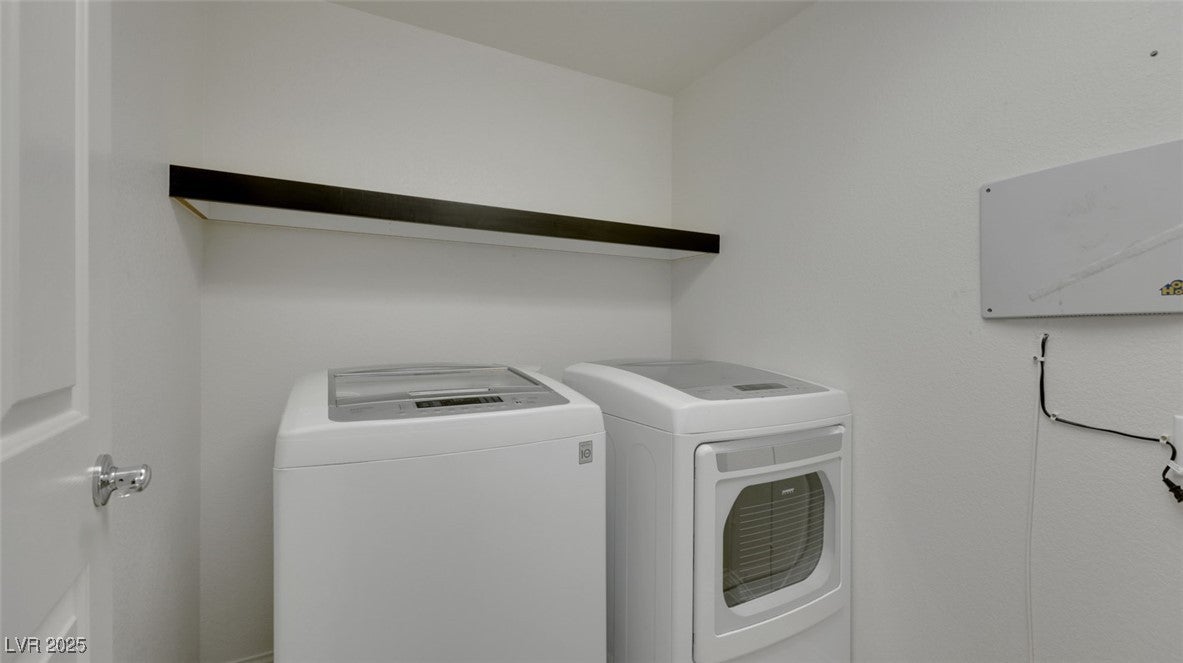 Las Vegas, Nevada, 89139, United States, 5 Bedrooms Bedrooms, ,4 BathroomsBathrooms,Residential,For Sale,1980975