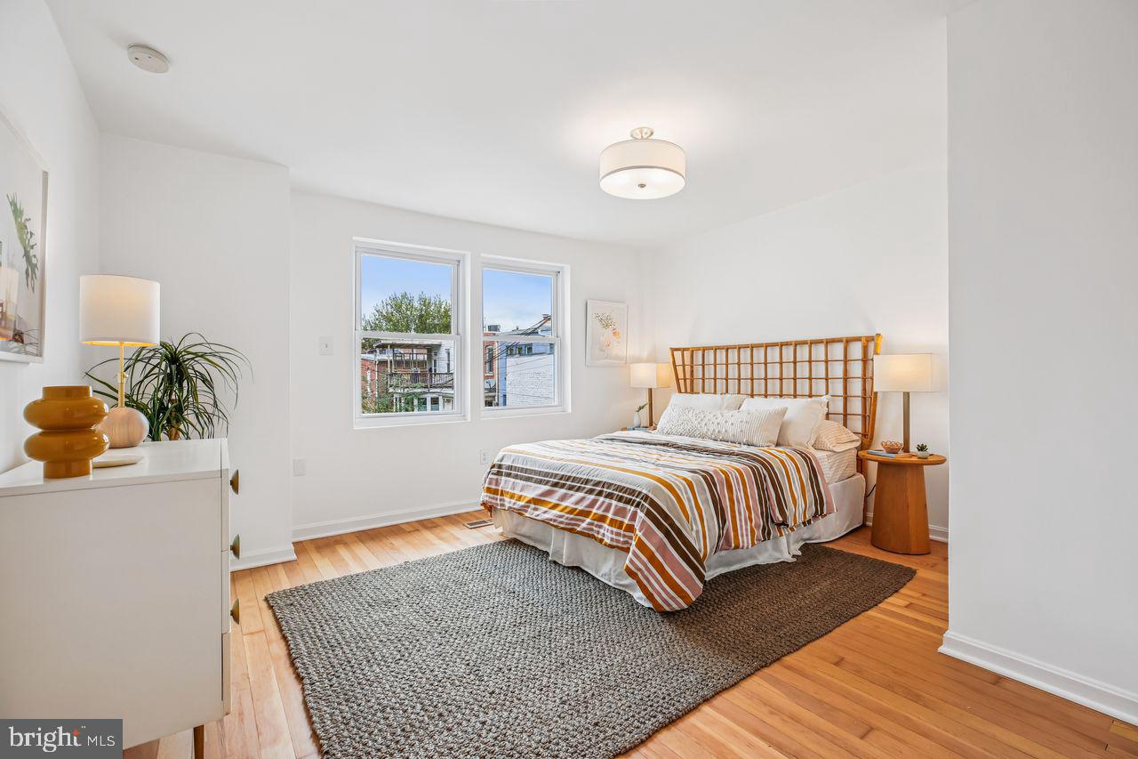 Washington, District of Columbia, 20002, United States, 3 Bedrooms Bedrooms, ,4 BathroomsBathrooms,Residential,For Sale,1951024
