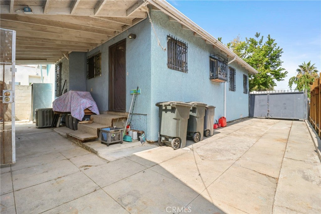 Los Angeles, California, 90016, United States, ,Residential,For Sale,1892903