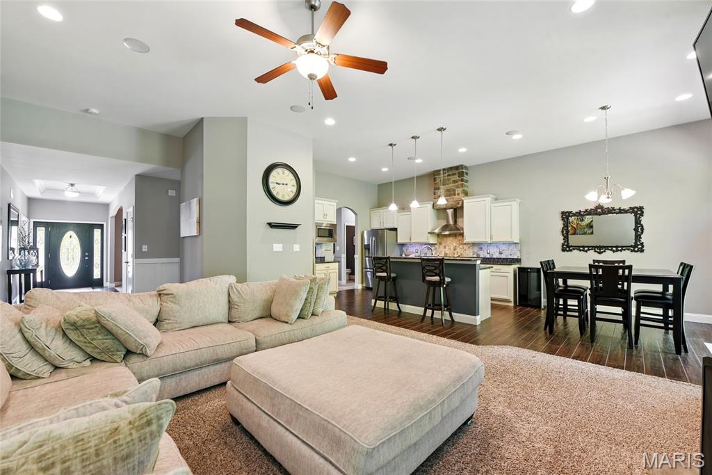 Wentzville, Missouri, 63385, United States, 4 Bedrooms Bedrooms, ,3 BathroomsBathrooms,Residential,For Sale,1927364