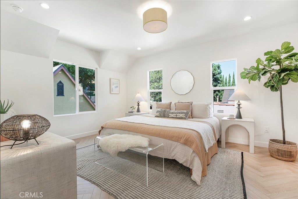 Los Angeles, California, 90027, United States, 4 Bedrooms Bedrooms, ,3 BathroomsBathrooms,Residential,For Sale,1942315