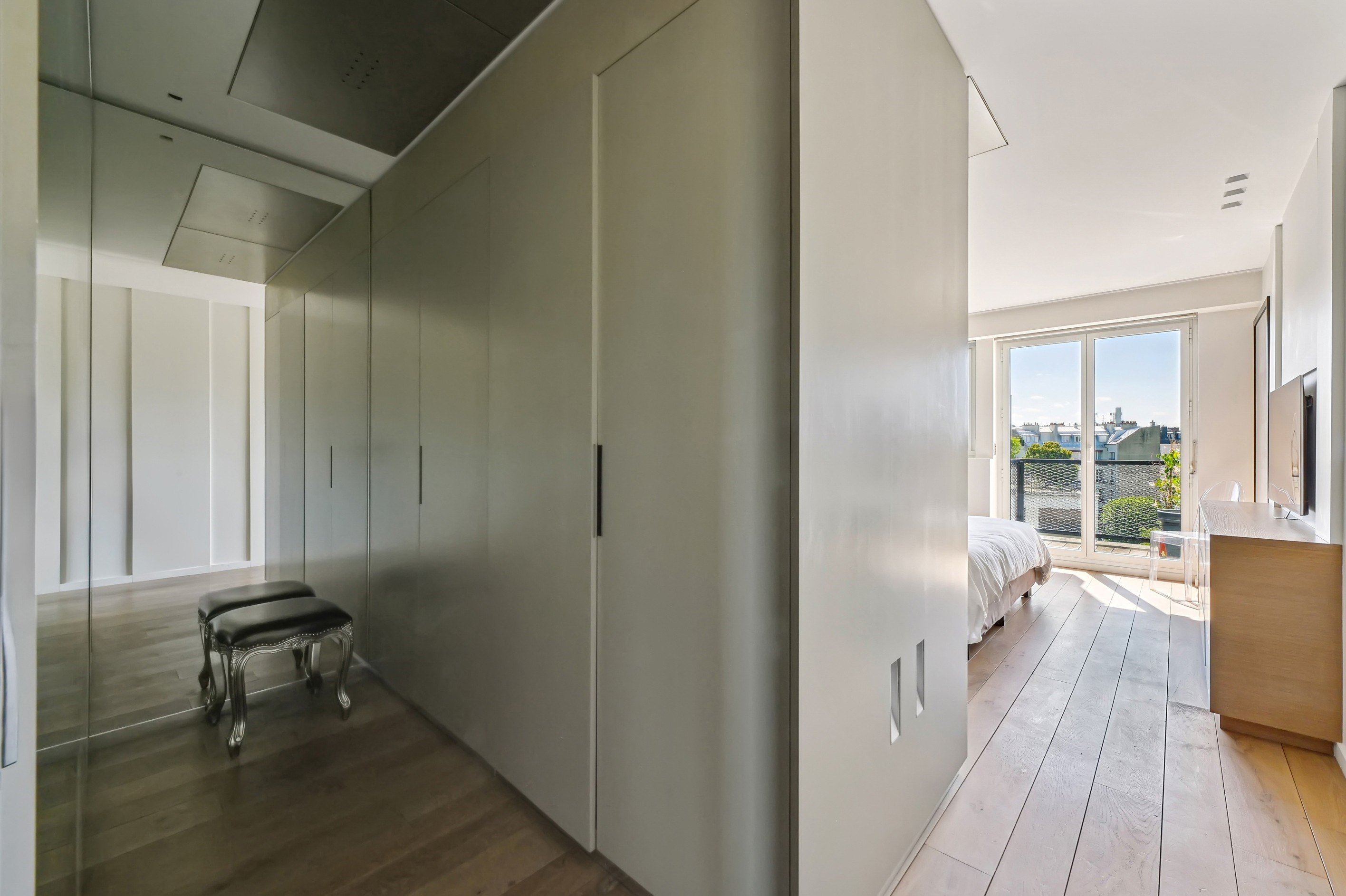  Elegant Pied-à-Terre with Expansive Terrace in Victor Hugo District - 物件實景