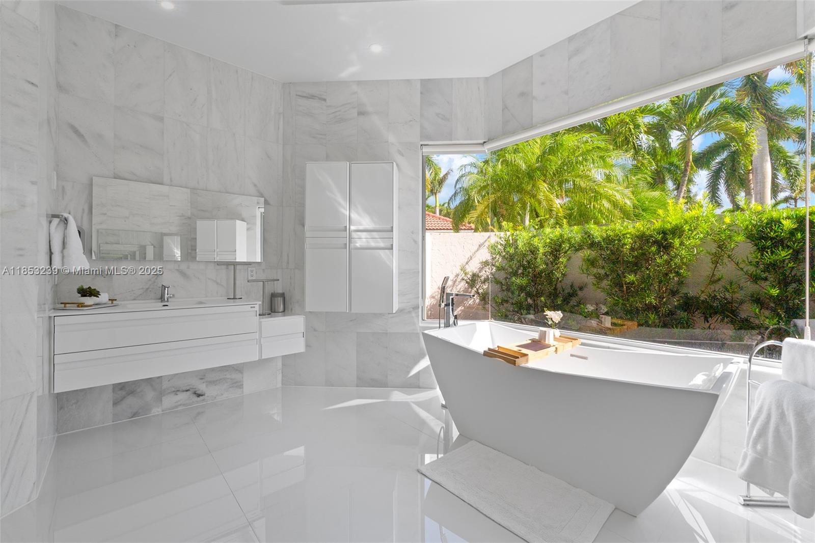 Weston, Florida, 33327, United States, 5 Bedrooms Bedrooms, ,6 BathroomsBathrooms,Residential,For Sale,1919791