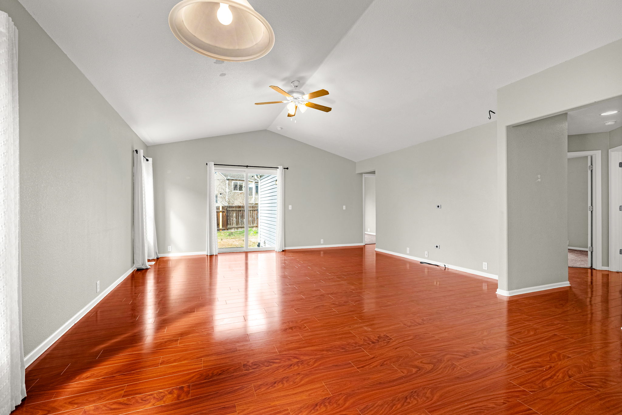  Amazing main level living opportunity in desirable Ridgeview at Stetson Hills - 物件實景