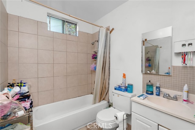 Los Angeles, California, 90023, United States, 4 Bedrooms Bedrooms, ,Residential,For Sale,1881360