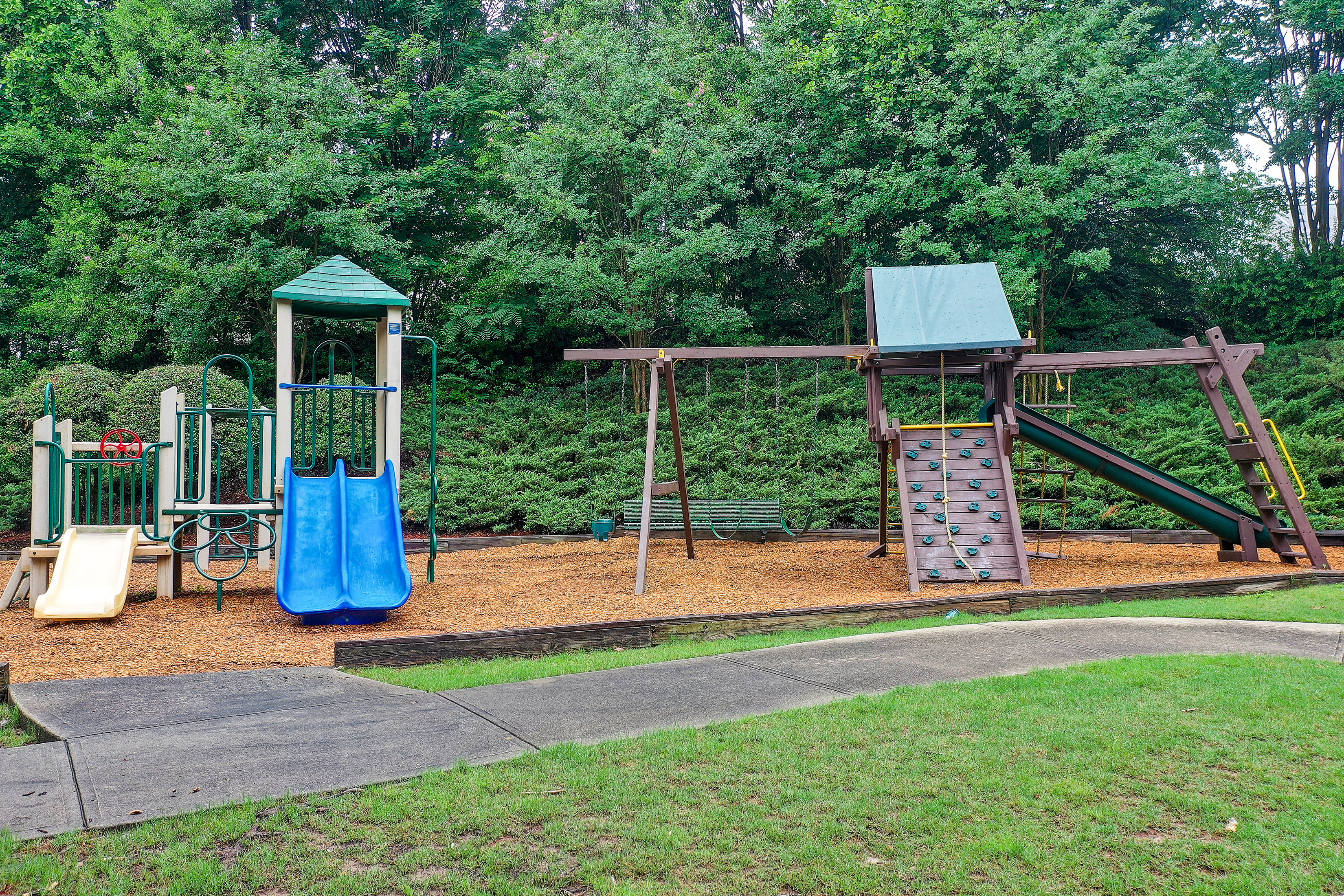  Lovingly Maintained Home Near Downtown Alpharetta - 物件實景