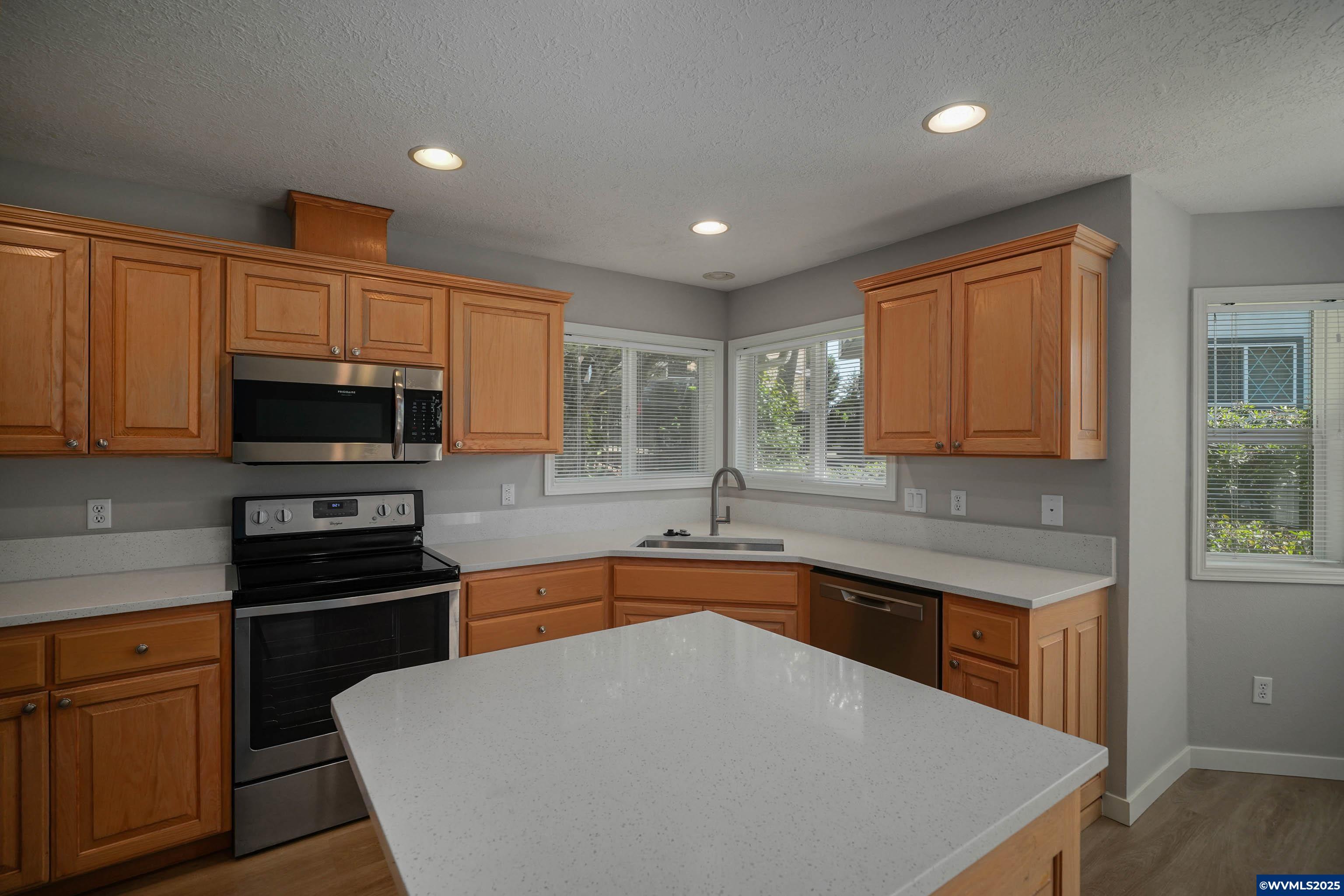 Salem, Oregon, 97304, United States, 3 Bedrooms Bedrooms, ,2 BathroomsBathrooms,Residential,For Sale,1838478