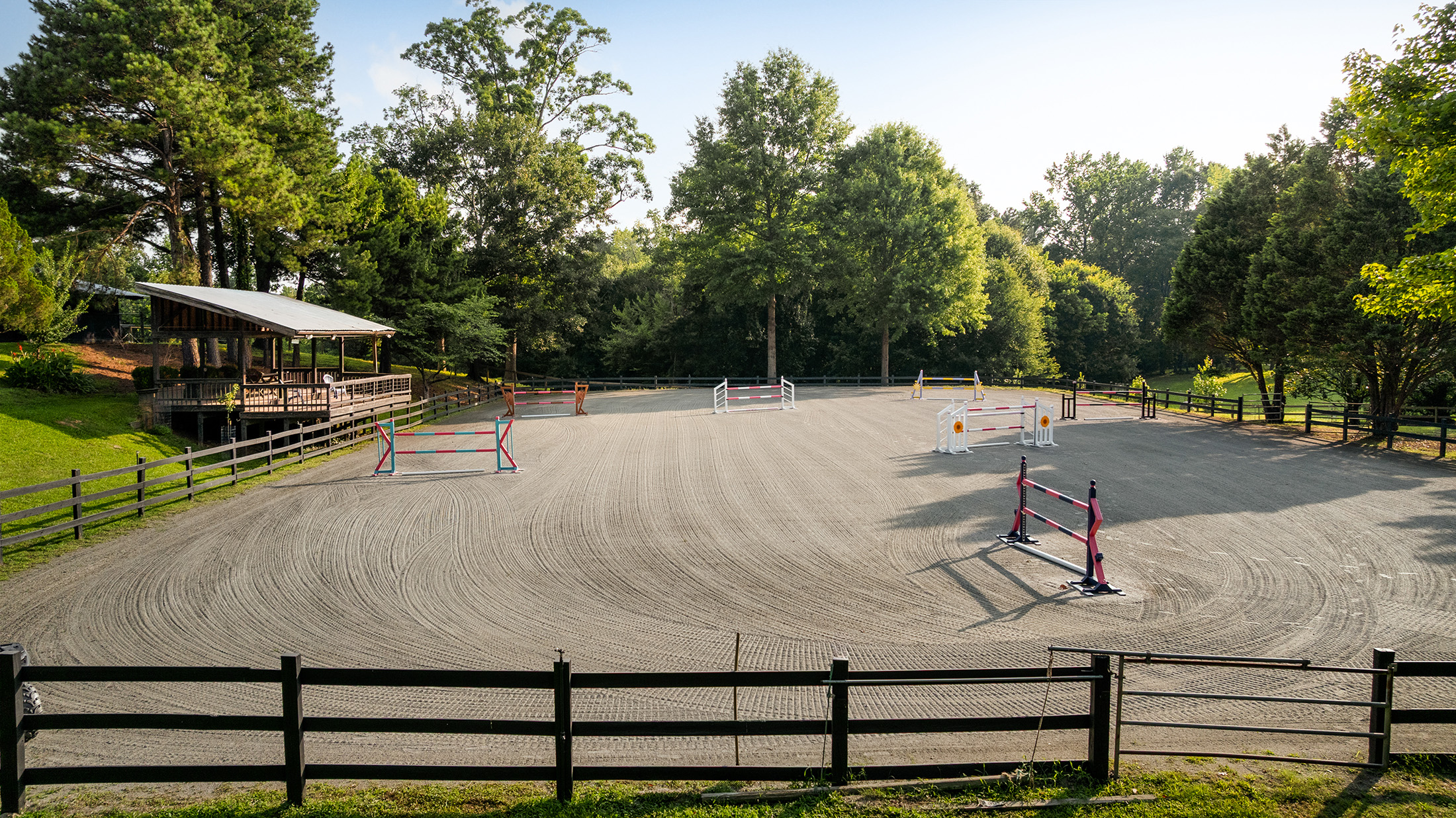  Rare Equestrian Facility with Prestigious Address - 物件實景