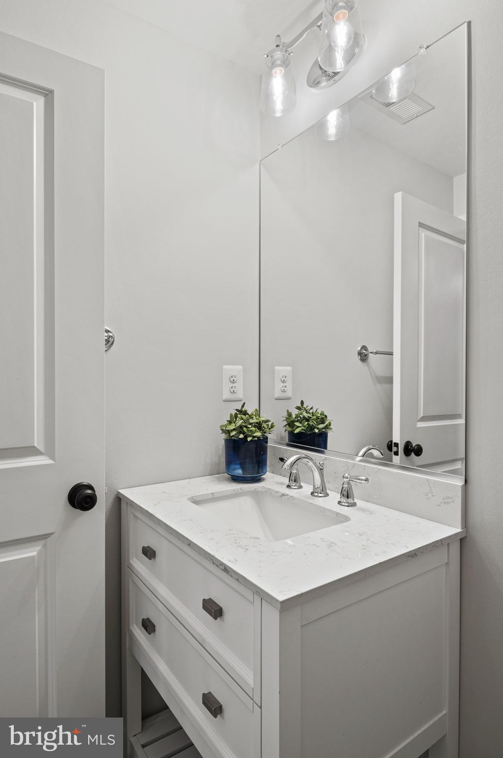 Edgewater, Maryland, 21037, United States, 5 Bedrooms Bedrooms, ,3 BathroomsBathrooms,Residential,For Sale,1895020