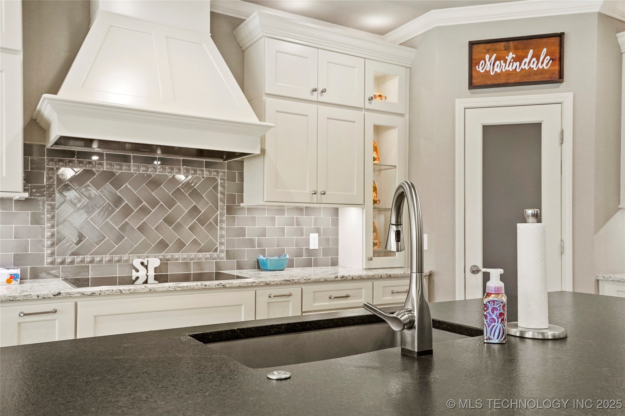 Catoosa, Oklahoma, 74015, United States, 3 Bedrooms Bedrooms, ,3 BathroomsBathrooms,Residential,For Sale,1987944