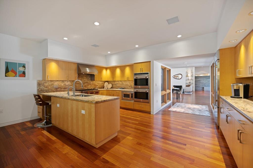 Sarasota, Florida, 34239, United States, 4 Bedrooms Bedrooms, ,5 BathroomsBathrooms,Residential,For Sale,1988202