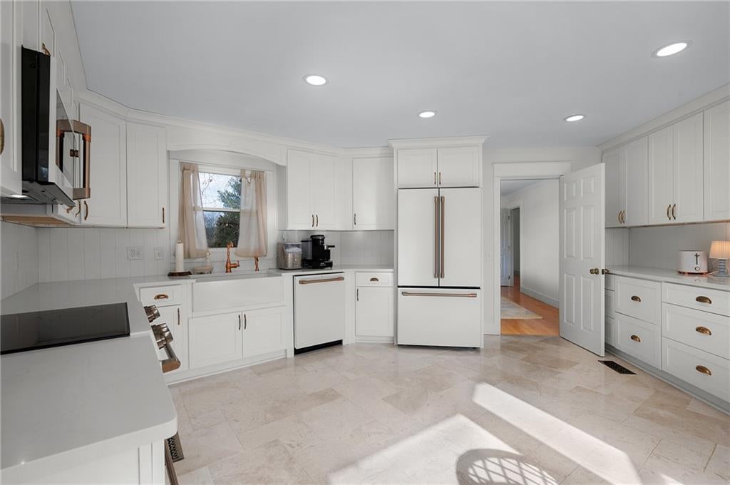 Calhoun, Georgia, 30701, United States, 4 Bedrooms Bedrooms, ,4 BathroomsBathrooms,Residential,For Sale,2005129