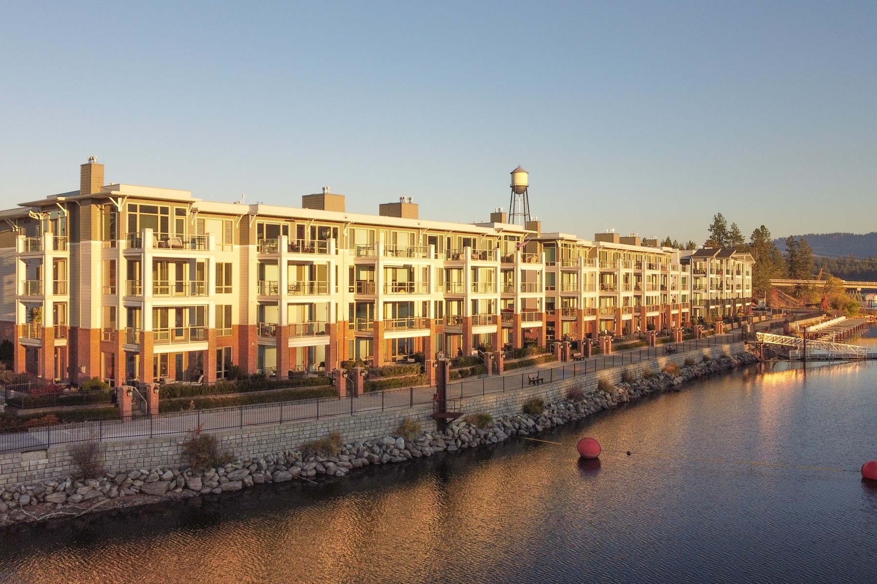  Luxury Waterfront Condo on Spokane River - 物件實景